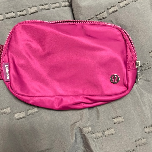 lululemon athletica Bags Lululemon Everywhere Belt Bag Small Size